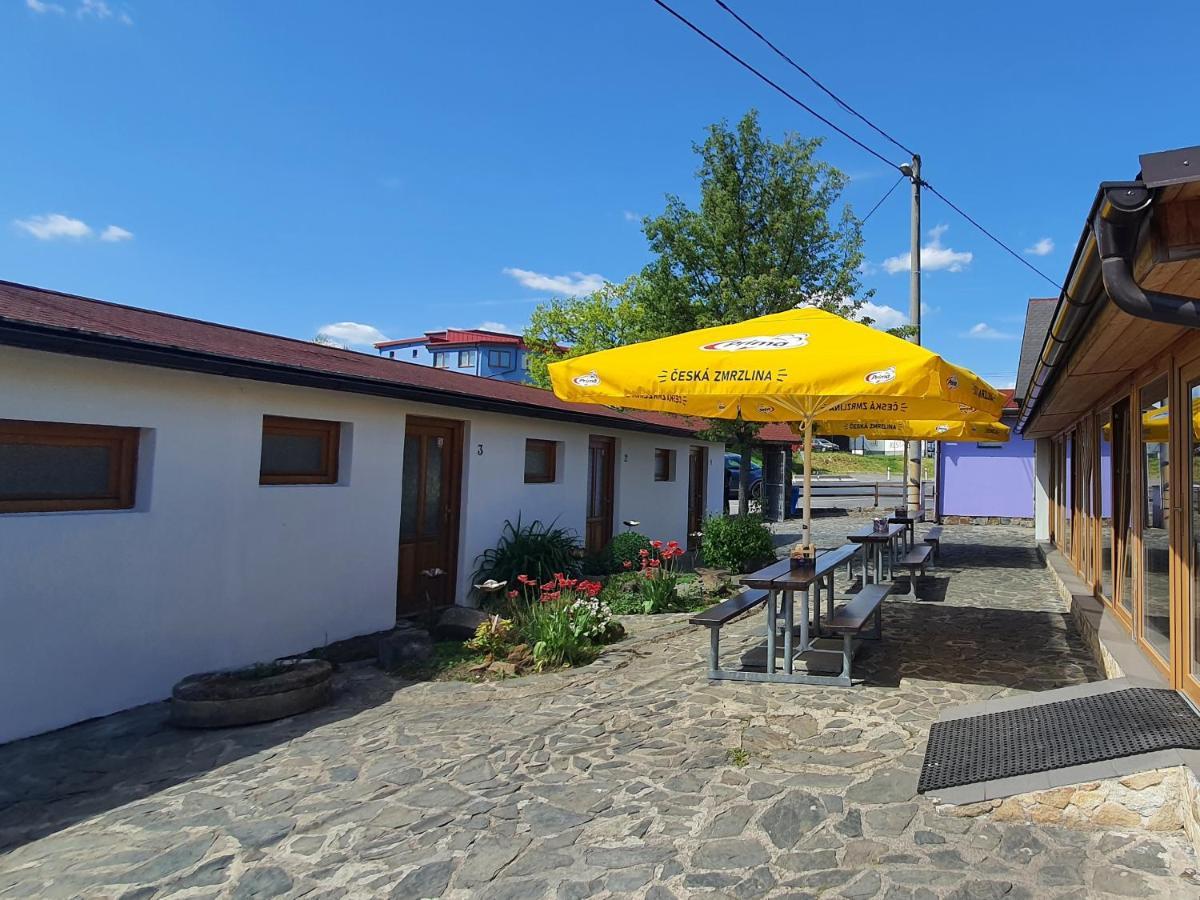 Katerina Restaurant A Penzion Rozvadov Exteriör bild